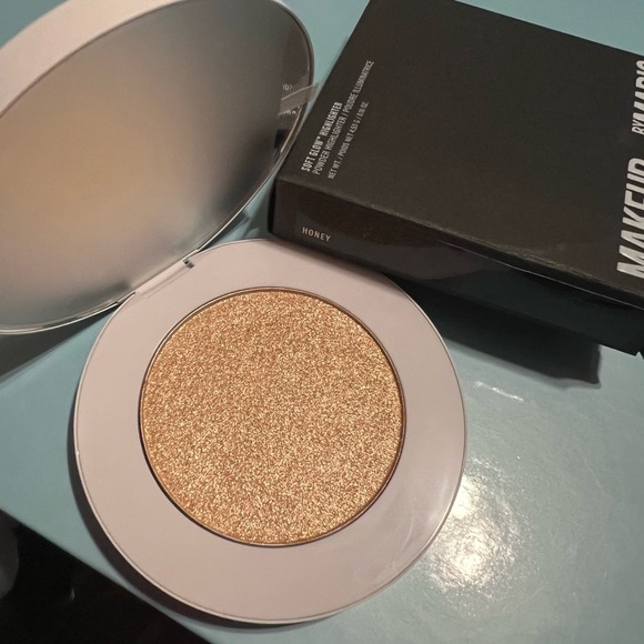 MAKEUP BY MARIO • SOFT GLOW HIGHLIGHTER - HONEY • NIB - Picture 5 of 5